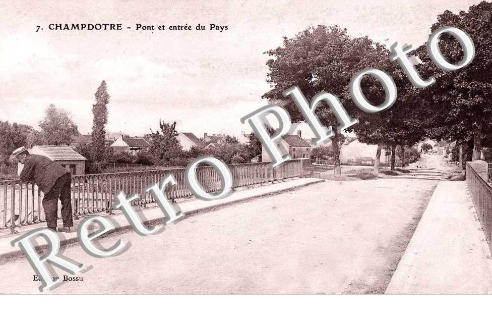 Pont et Entree du Pays