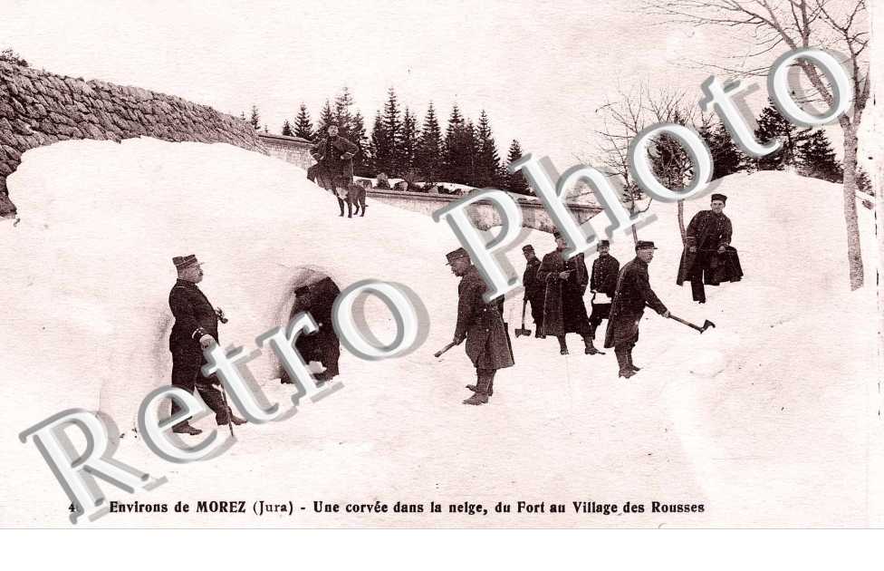 Une corvee dans la neige, du fort au village des Rousses