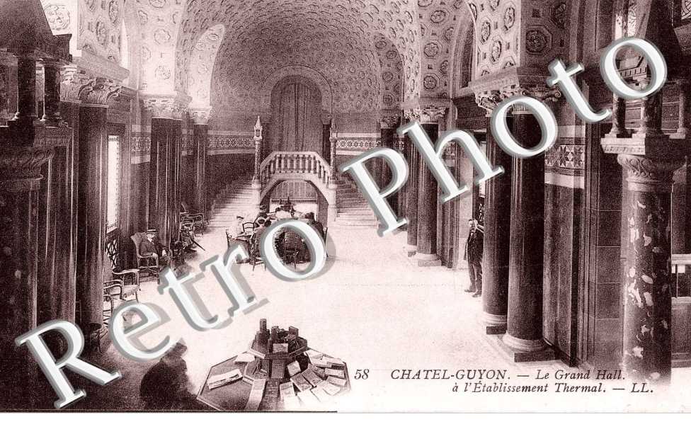 le grand hall de l'etablissement thermal