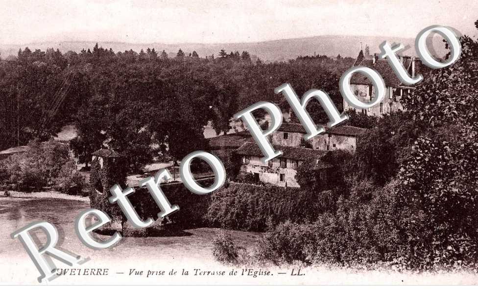 Vue prise de la terrasse de l'eglise
