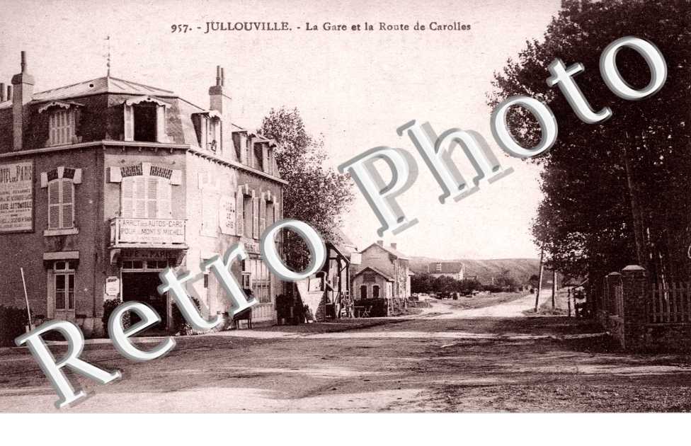 La gare et la route de Carolles