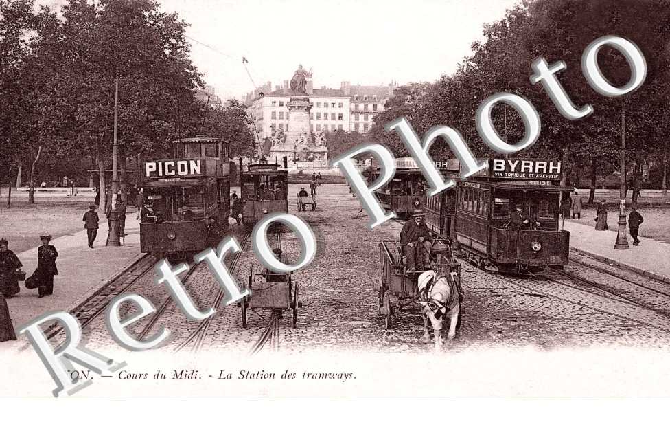 Cours du midi - La station des tramways
