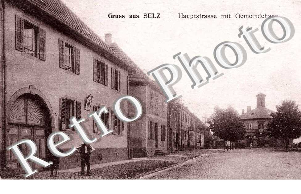 Hauptstrasse mit Gemeindehaus