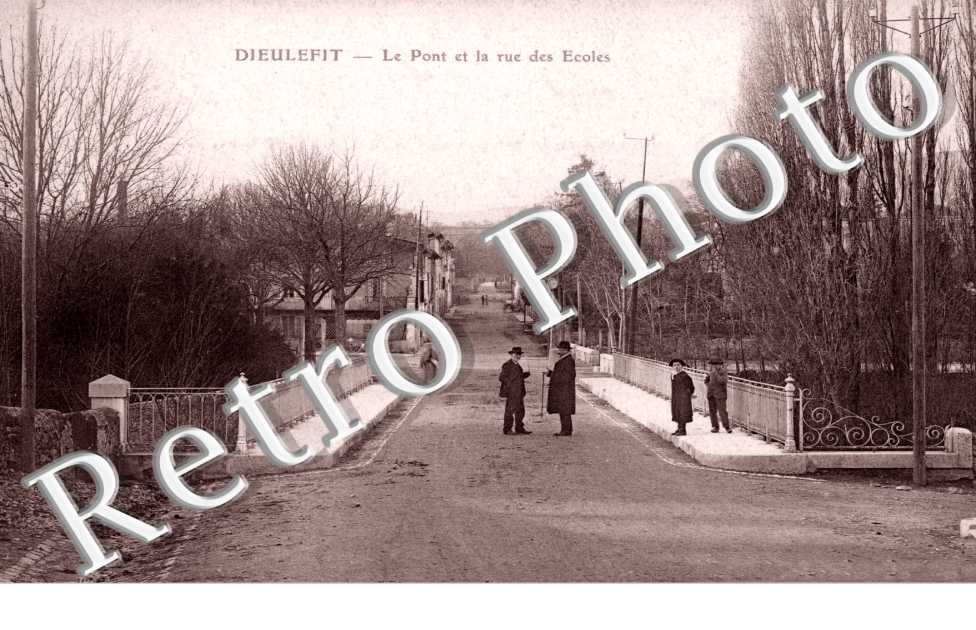 le pont et la rue des ecoles