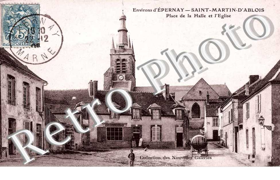 place de la halle et l'eglise
