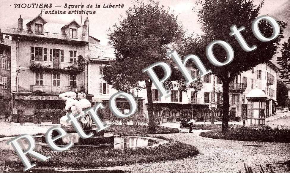 Square de la liberte - Fontaine artistique (couleur)