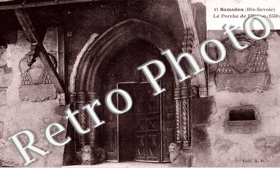 LE PORCHE DE L'EGLISE