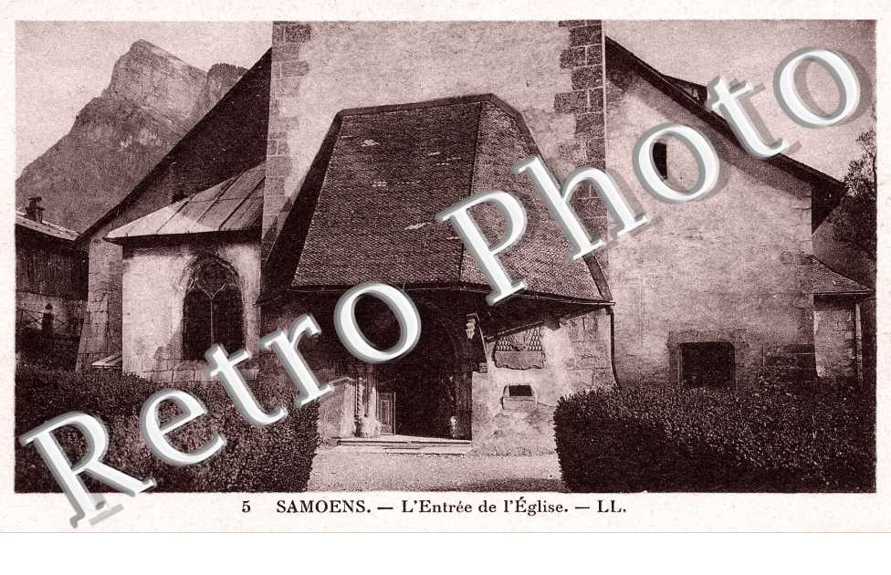 L'ENTREE DE L'EGLISE