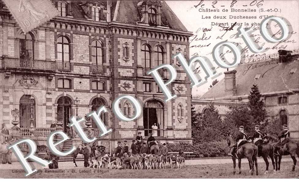 Le Chateau, les deux Duchesses d'Uzes, depart pour la Chasse