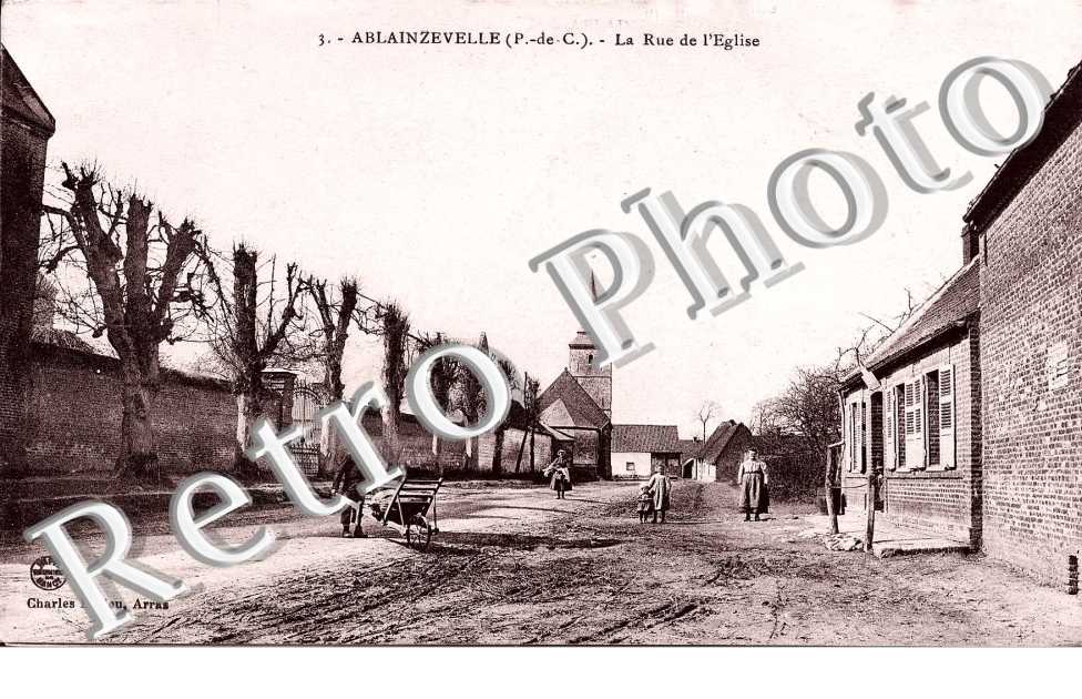 LA PLACE DE L'EGLISE