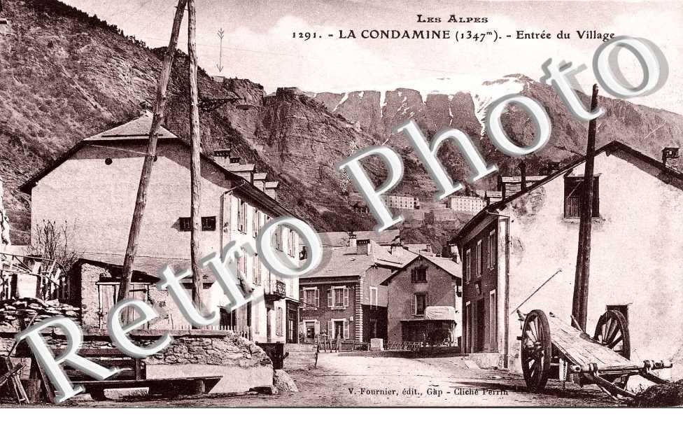 enree du village