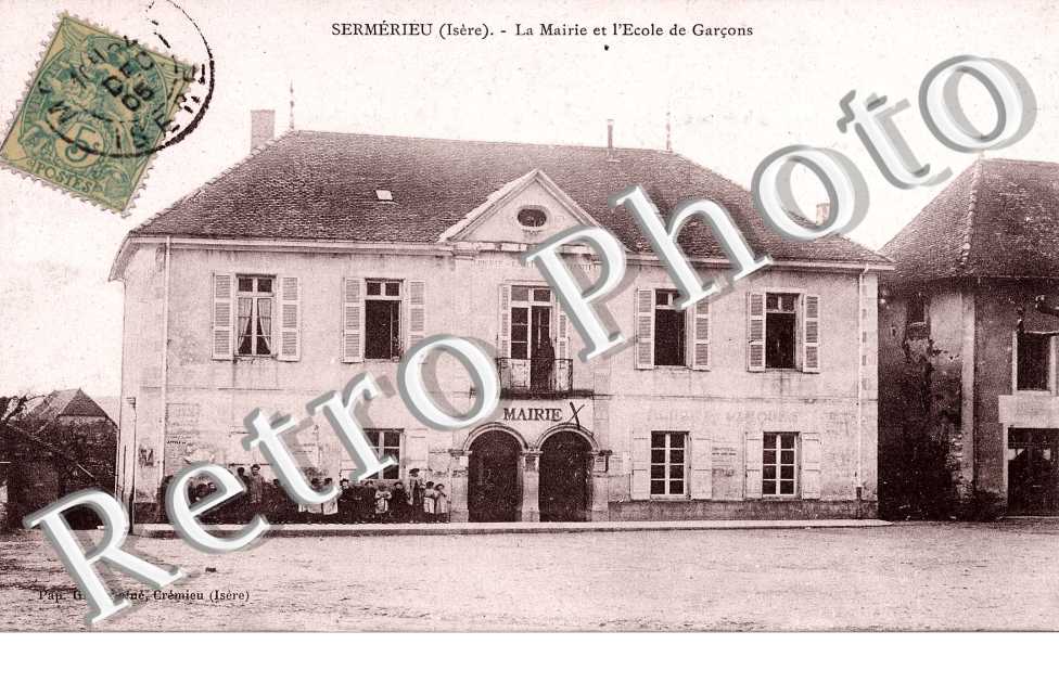 la mairie et l'ecole de garcons