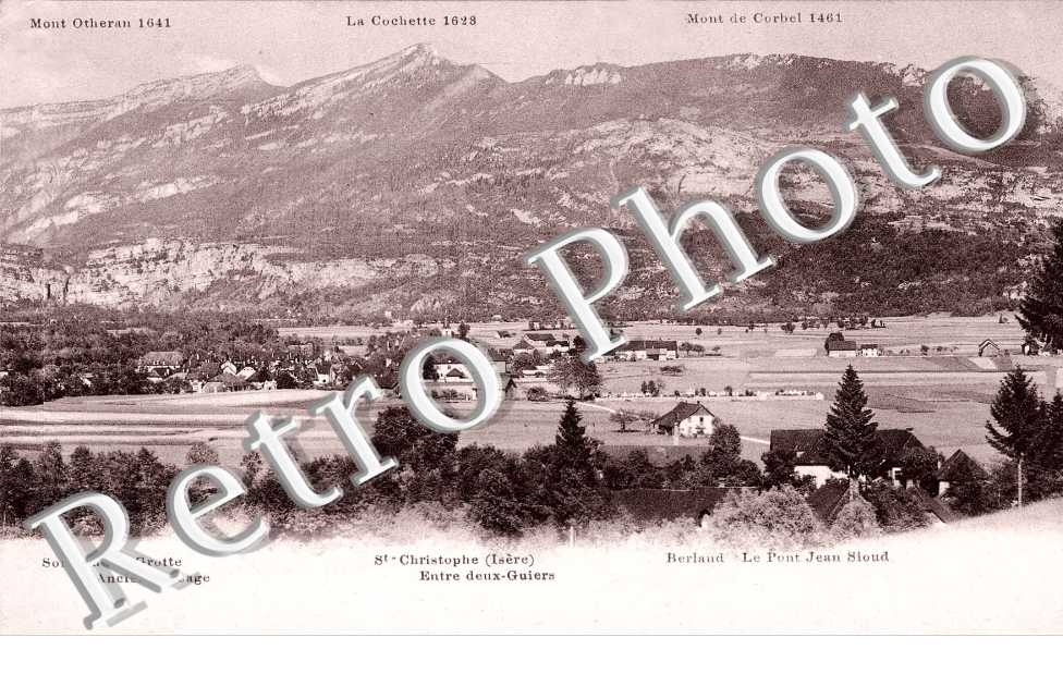 vue generale  sortie de la Grotte Saint Christophe Entre Deux Guiers  Berland Le Pont Jean Sioud
