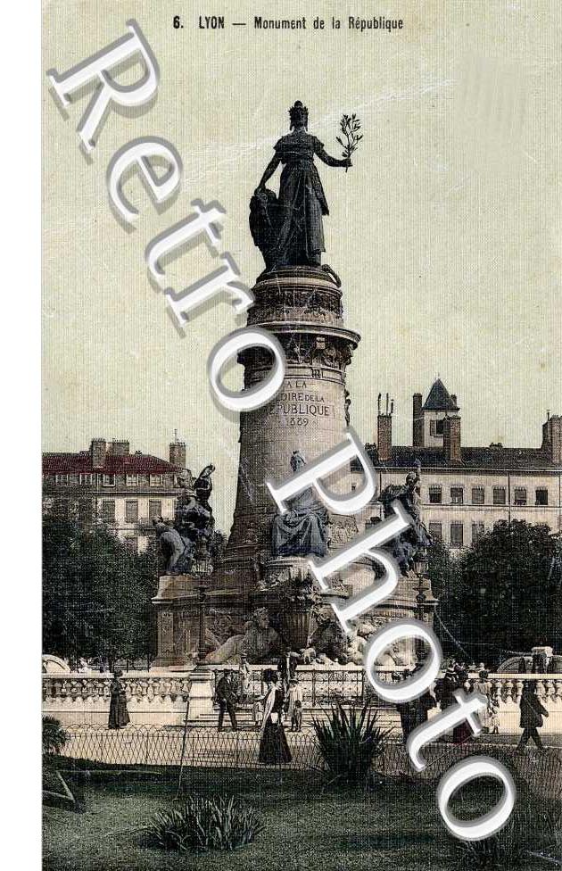 PLACE CARNOT MONUMENT de la Republique