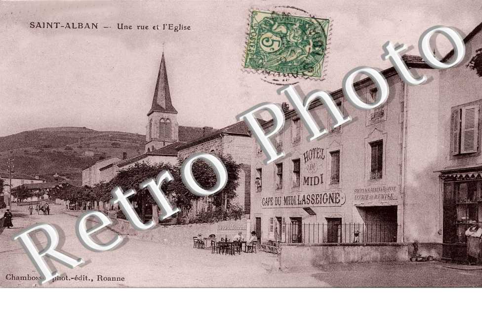 une rue et l'eglise