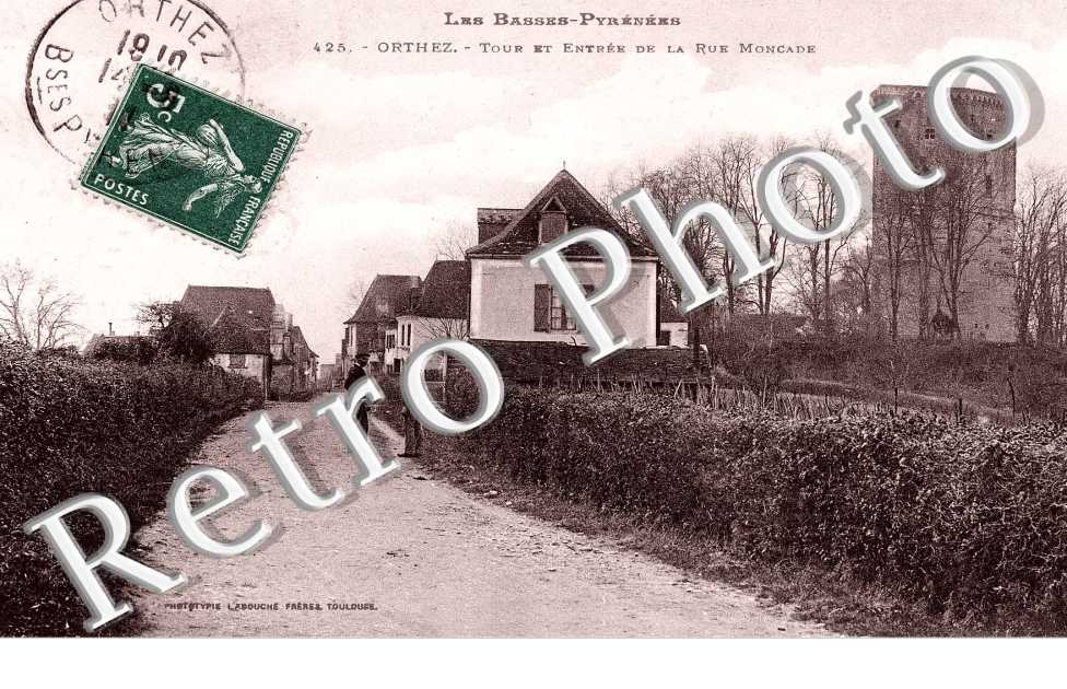 Tour et Entree de la Rue Moncade