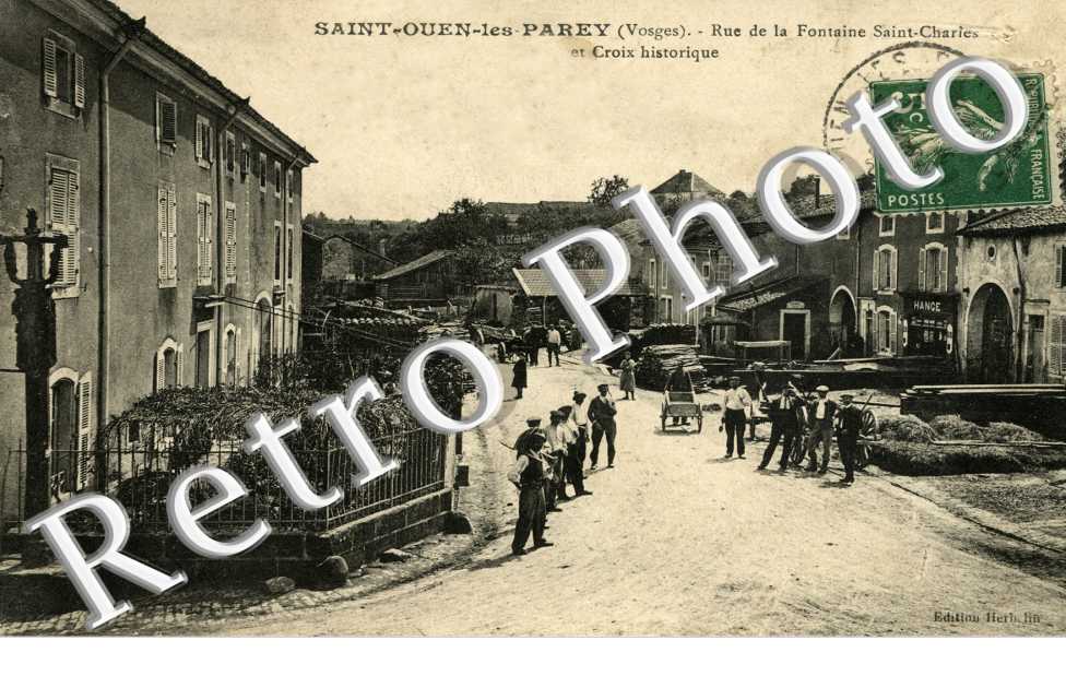 Rue de la fontaine Saint-Charles et croix historique
