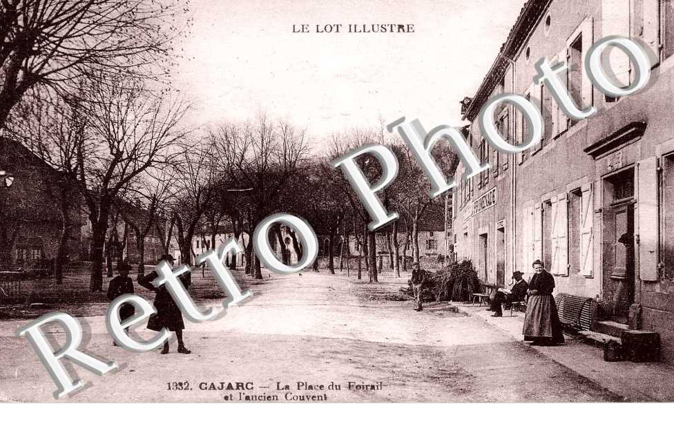 Place du Foirail et l'ancien couvent