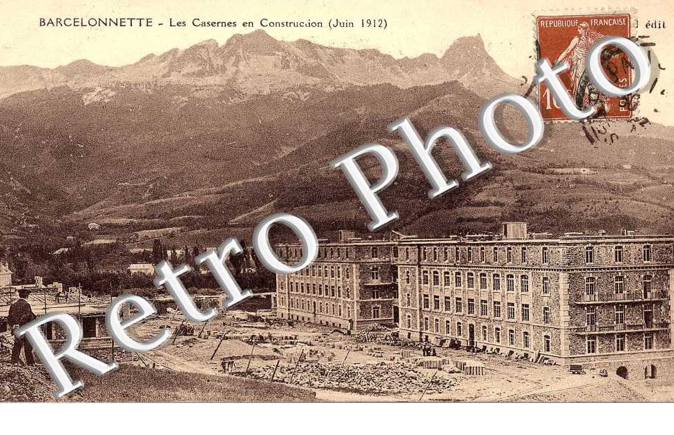 Les Casernes en construction