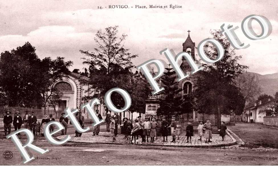 La Place, Mairie et l'Eglise