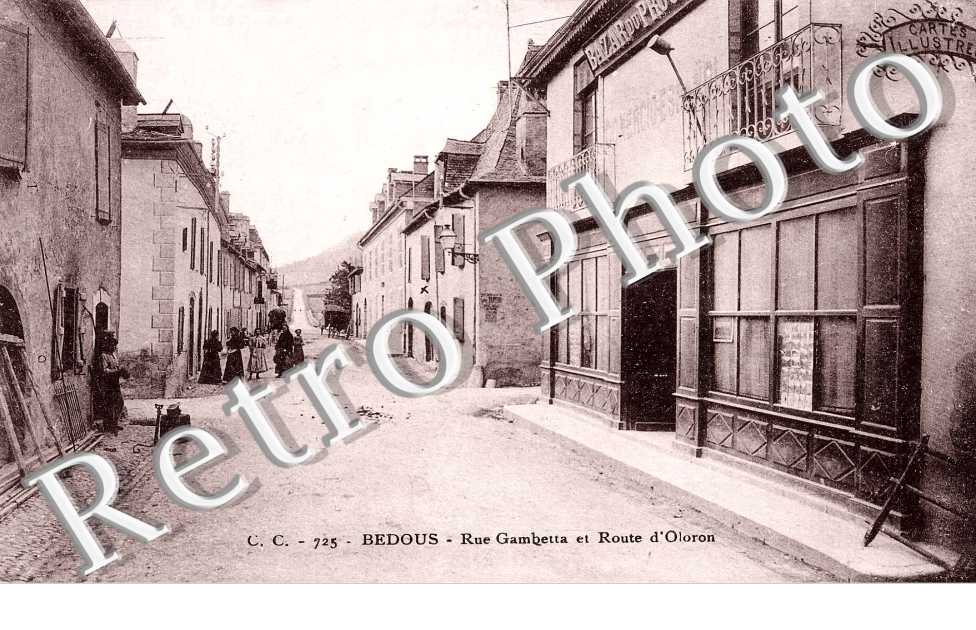 Rue Gambetta et route d'Oloron