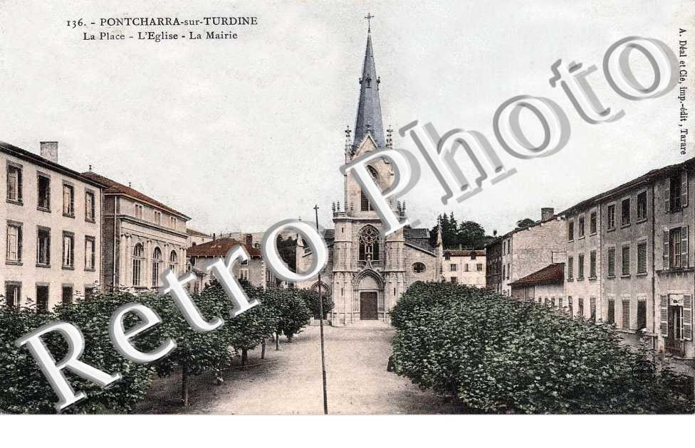 la place, l'eglise, la mairie