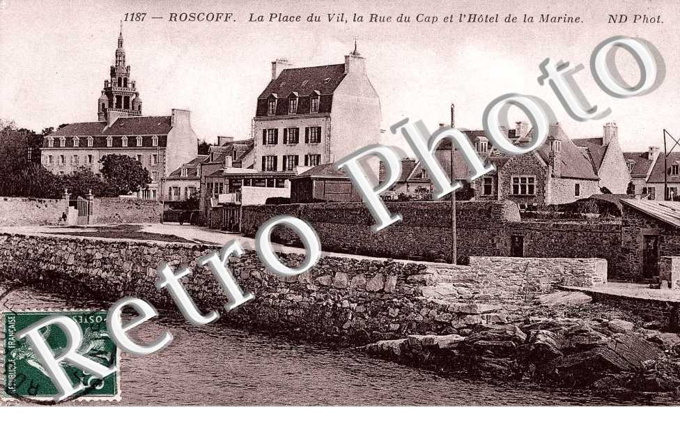 la Place du Vil la rue du Cap et l'Hotel de la Marine