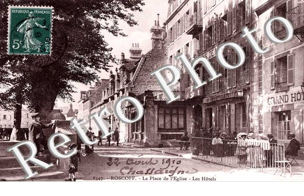 la Place de l'eglise Les Hôtels