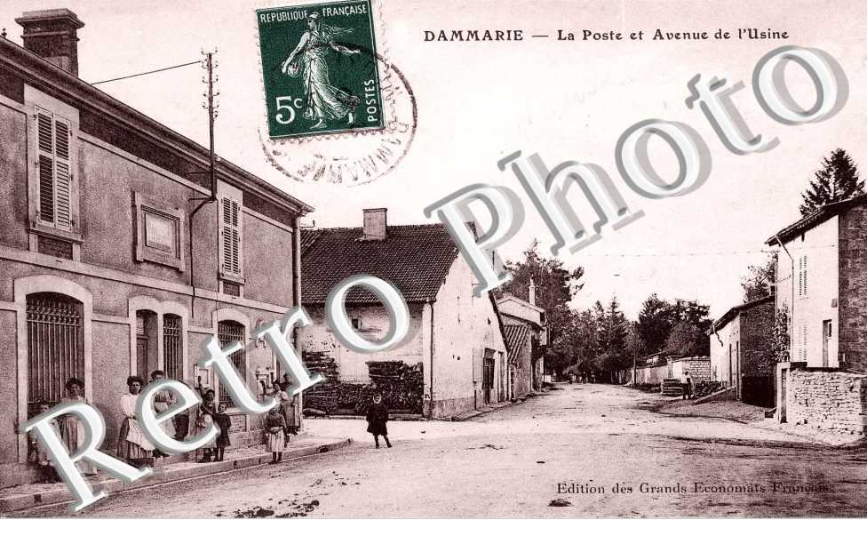 La poste et avenue de l'usine