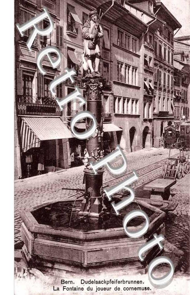 La fontaine du joueur de Cornemuse.