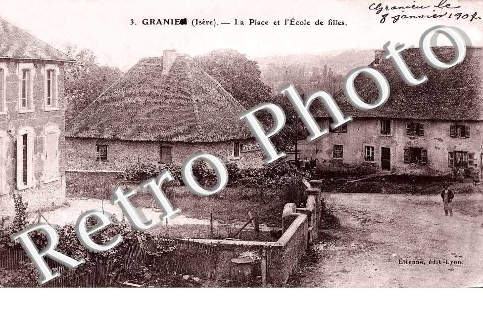 La Place et l'Ecole de Filles