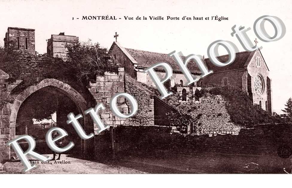 vue de la vieille porte d'en haut et l eglise