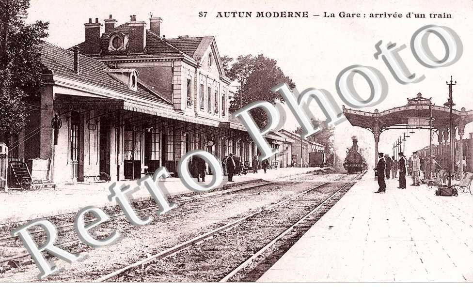 La Gare - Arrivee d'un Train