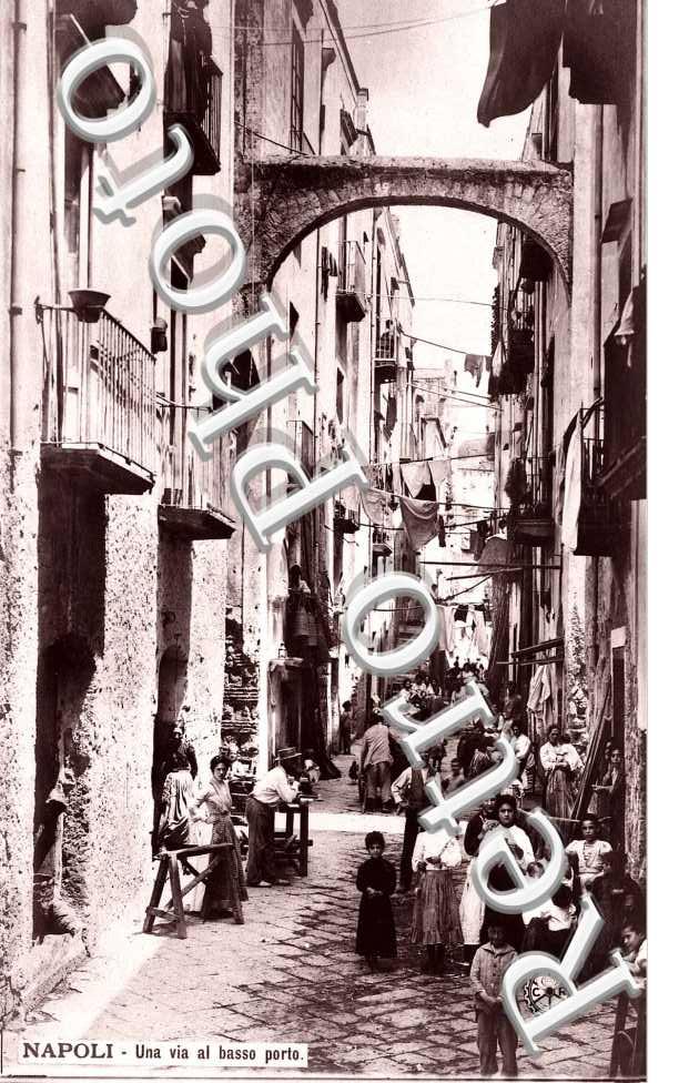 Una via al bassa porto
