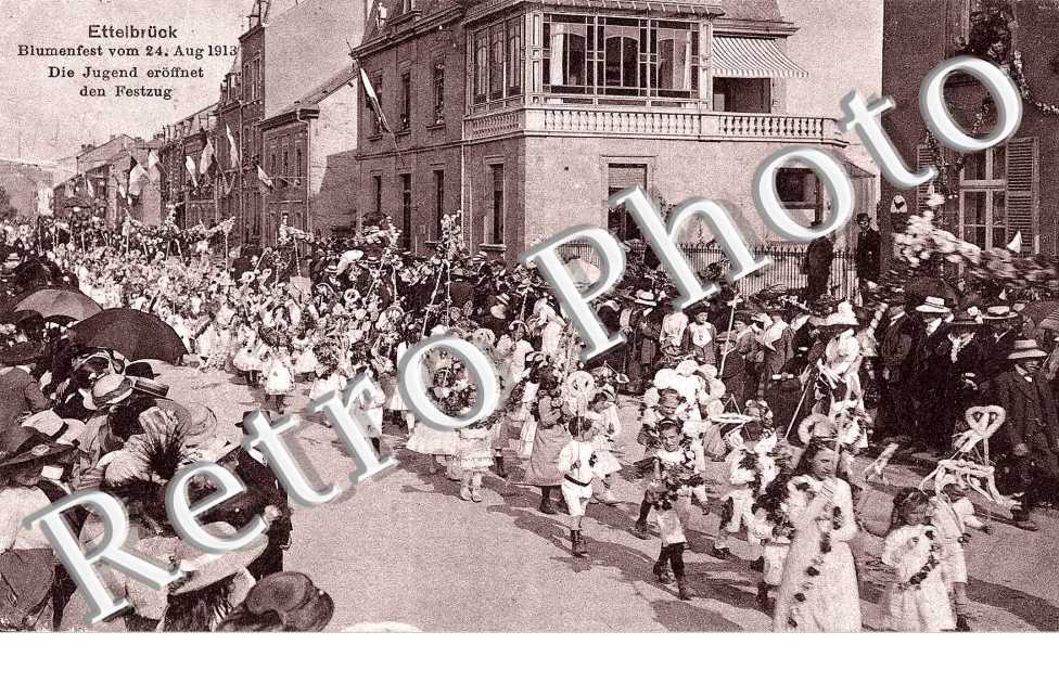 Blumenfest vom 24 Aug 1913 Die jugend eroffnet den Festzug