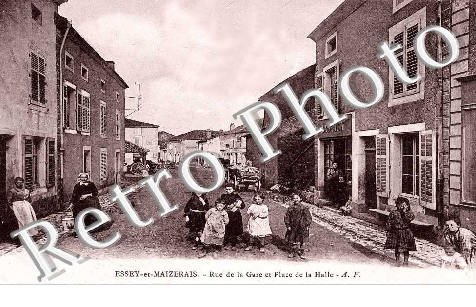 Rue de la gare et place de la halle