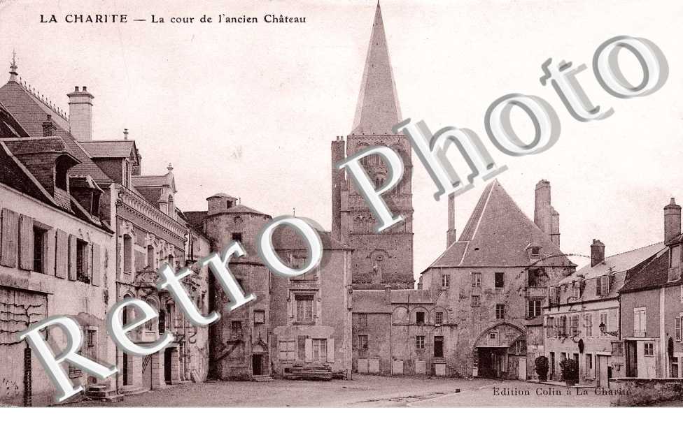 la cour de l'ancien chateau