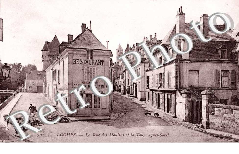 la rue des Moulins et la tour Agnes Sorel.