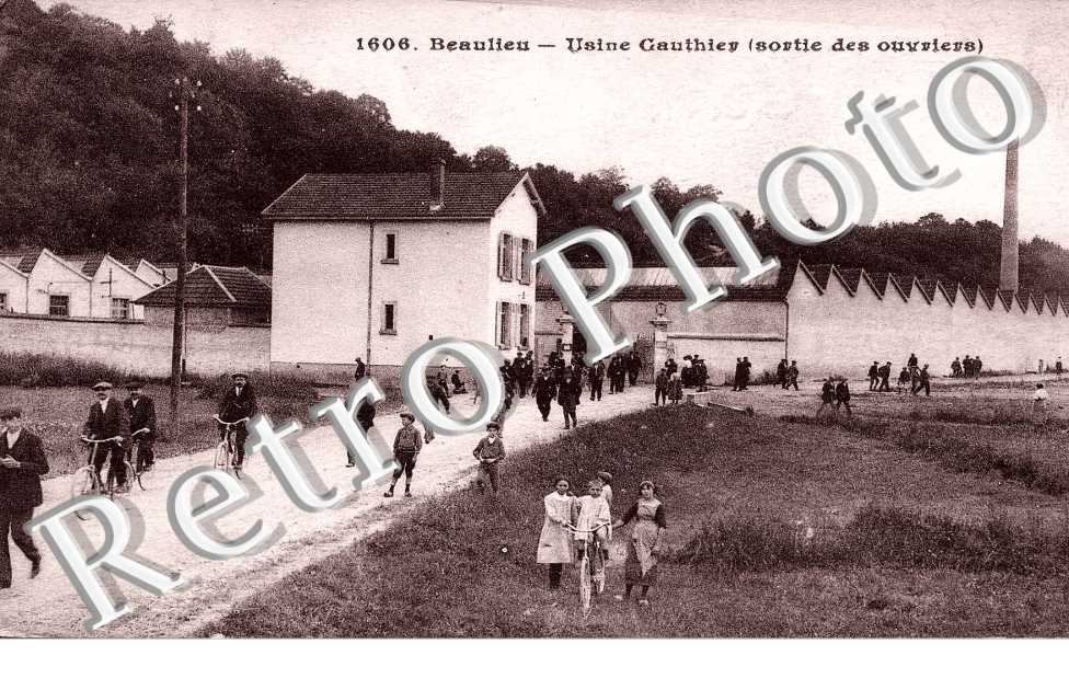 Usine Gauthier - Sortie des Ouvriers