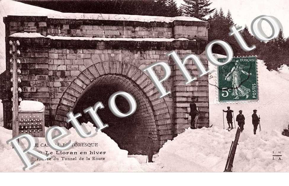 Entree du tunnel de la route  -  le Lioran en hiver