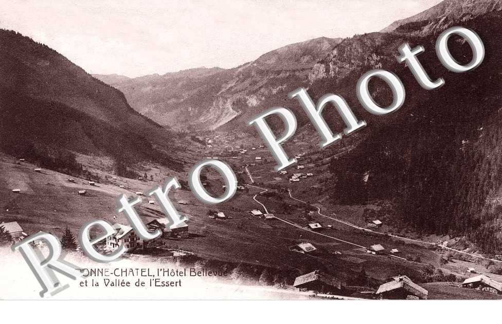 Vonne-Chatel L'hotel Bellevue et la vallee de l'Essert
