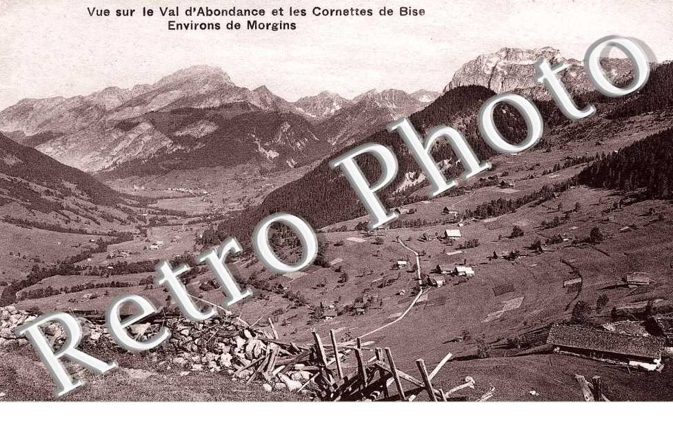 Vue sur le val d'abondance et les Cornettes de Bise
