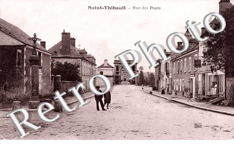 Saint-Thibault - la rue des Ponts