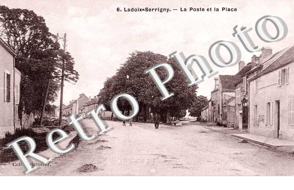 la poste et la place.