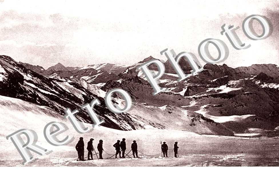 Paysage de Montagne et skieurs