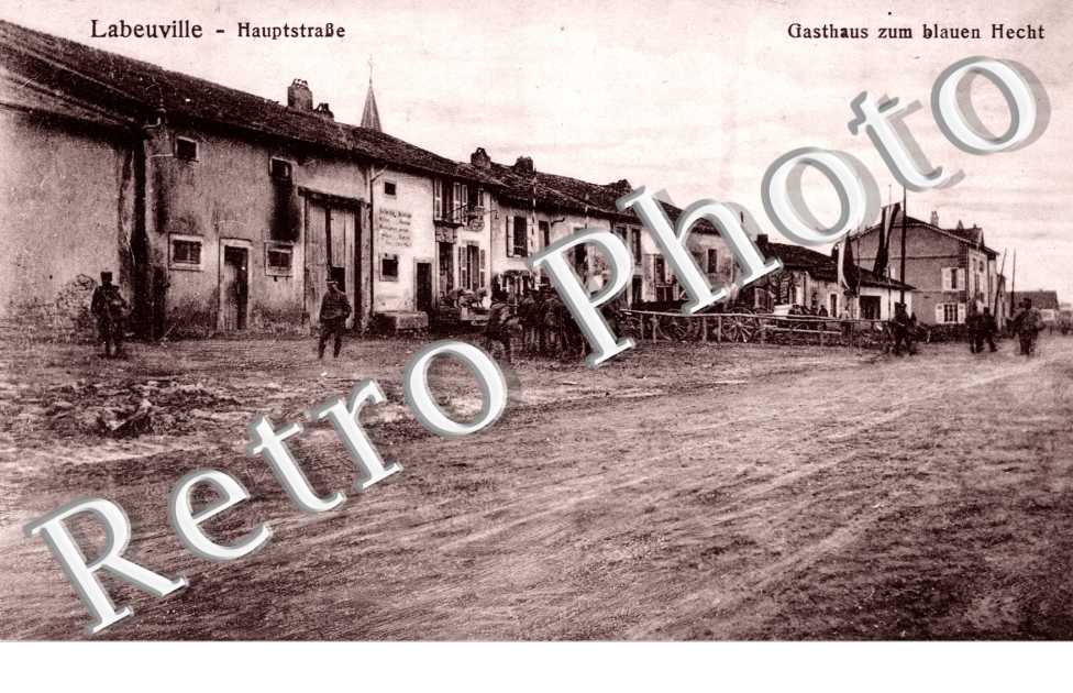 Hauptstrasse Gashaus zum baluen Hecht  (rue principale)