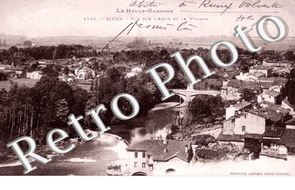 Vue sur l'Arize et le village