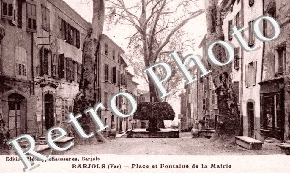 Place et fontaine de la mairie