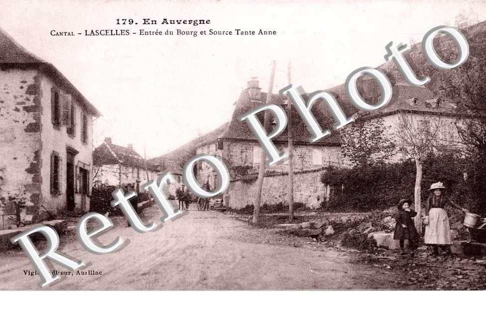 Entree du bourg et source  Tante Anne