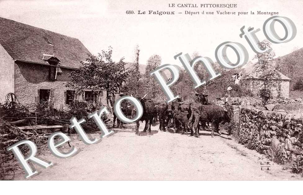 Depart d'une vacherie pour la montagne